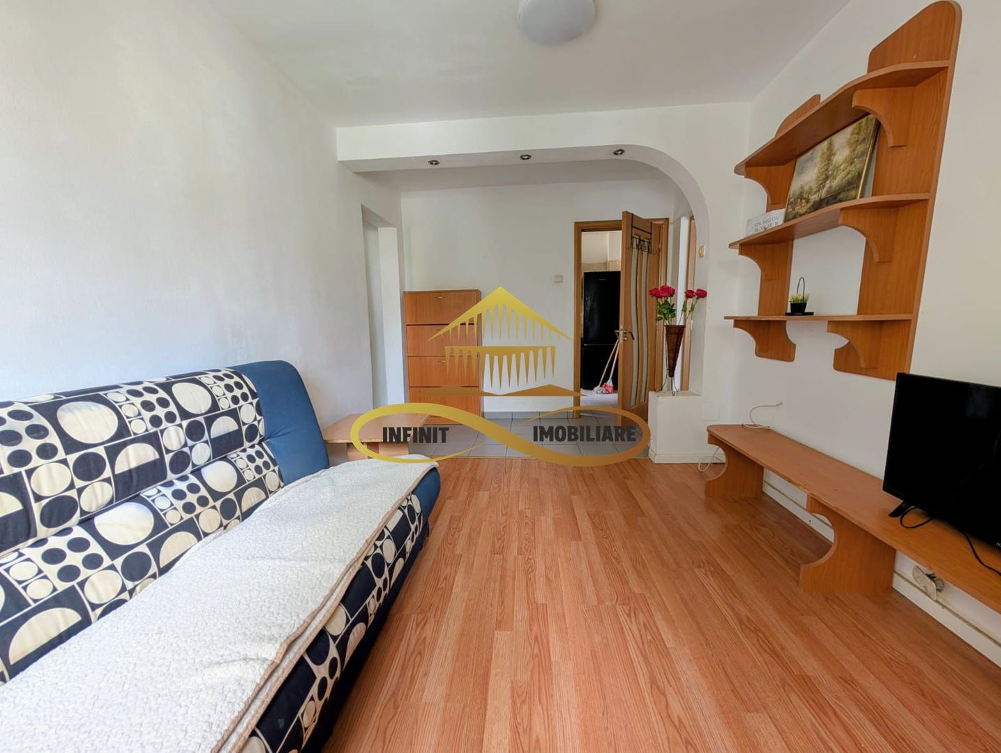 Apartament 3 camere, etaj2, zona Milcov - Featured Image 1