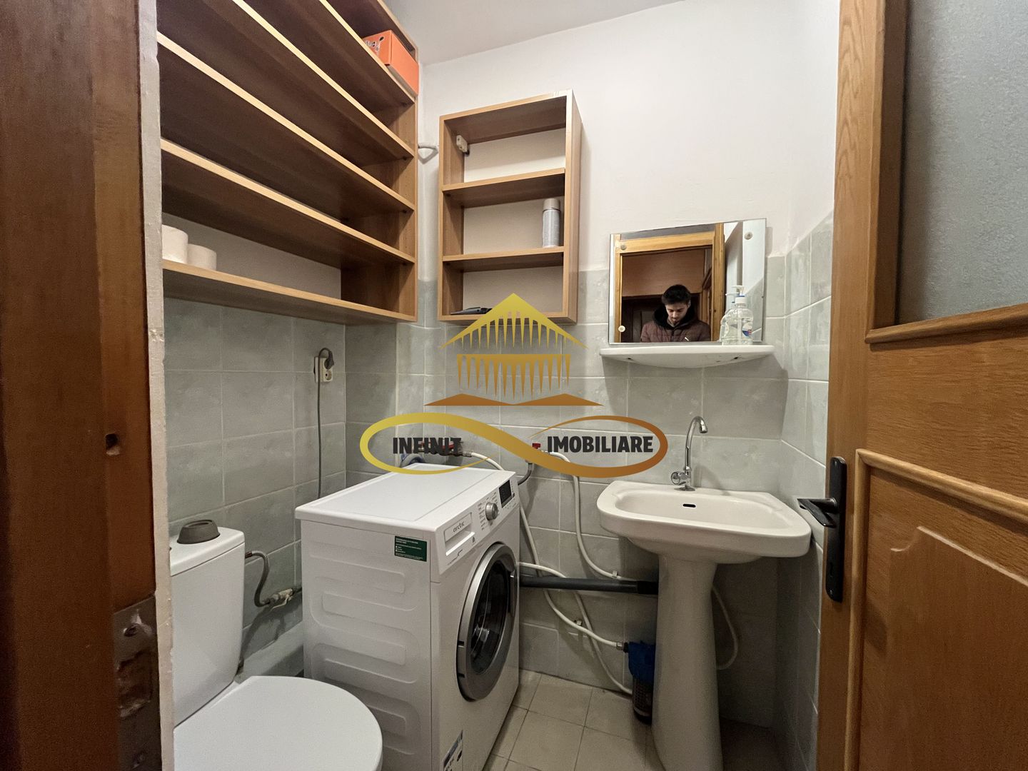 Inchiriez apartament 3 camere decomandate, Martir Horia, Bacău – Gallery Image 5 Inchiriez apartament 3 camere decomandate, Martir Horia, Bacău - Gallery Image 5