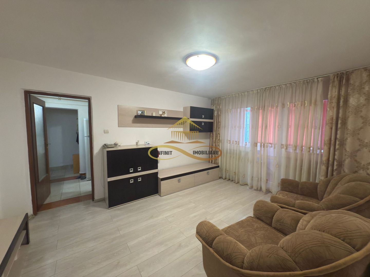 Apartament 3 camere de vanzare in Bacau - Featured Image 1