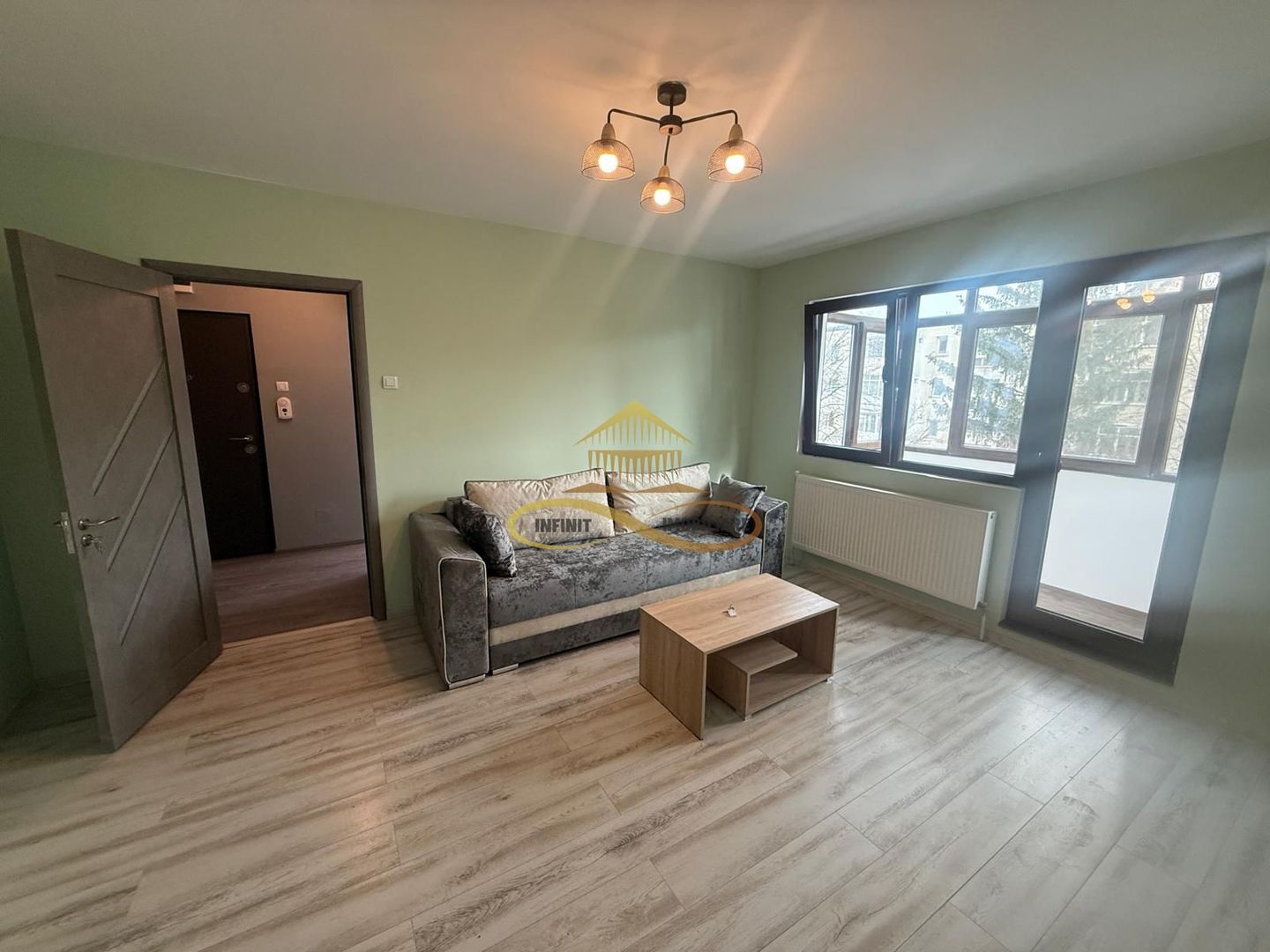 Apartament renovat 2 camere etaj 3 de vanzare Bacau - Featured Image 1