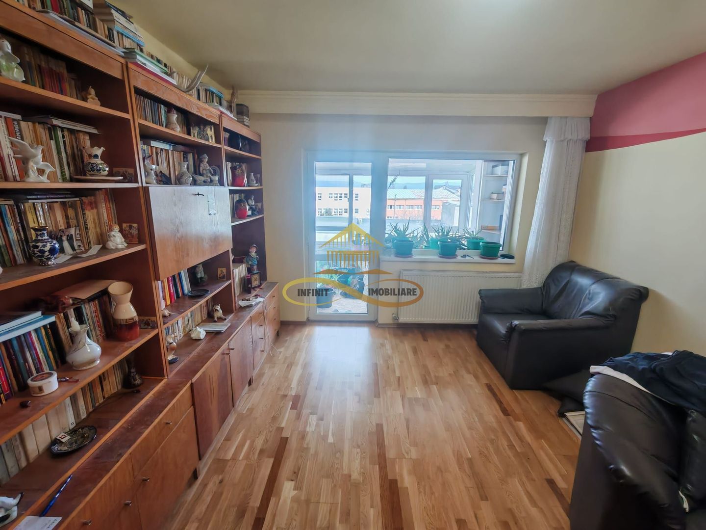 Vand apartament 3 camere decomandate – zonă Ștefan cel Mare - Featured Image 1