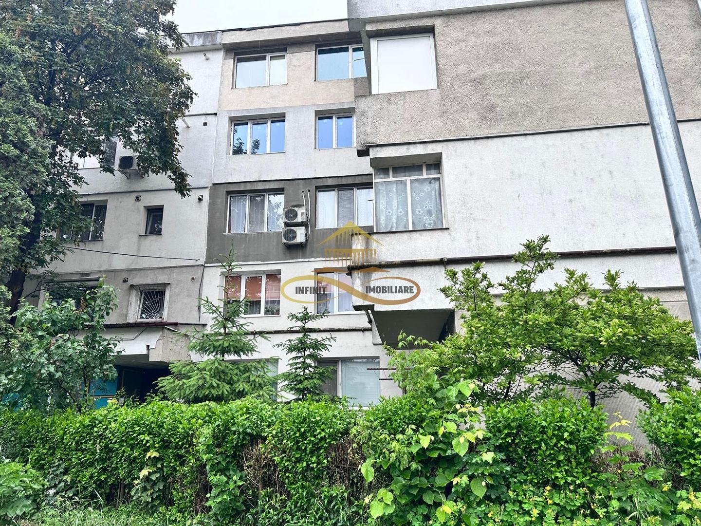De vanzare apartament 4 camere decomandate Castanilor Bacau - Featured Image 1