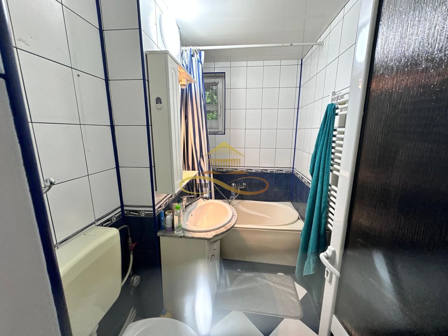 De vanzare apartament 4 camere decomandate Castanilor Bacau – Gallery Image 14 De vanzare apartament 4 camere decomandate Castanilor Bacau - Gallery Image 14